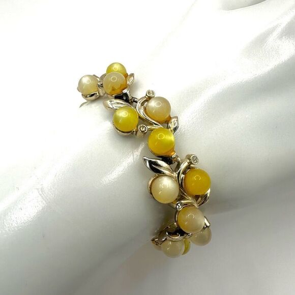 Yellow beaded vintage bracelet - Picture 1 of 9